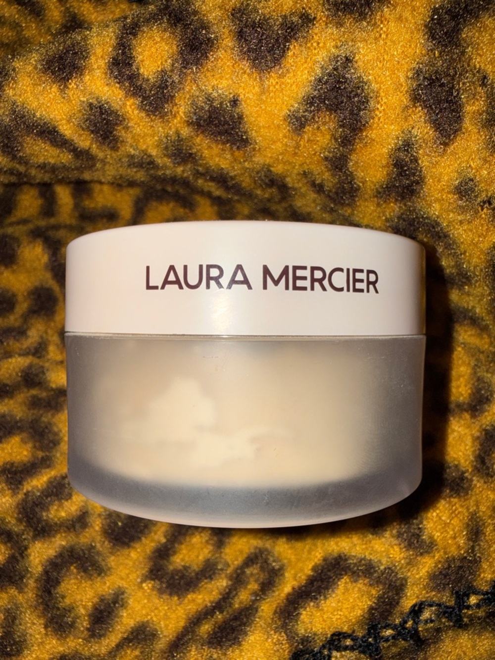 Laura Mercier Translucent ultra blur Powder *used one x sanitized no box